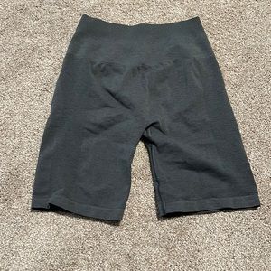 7.5 inch inseam alphalete amplify shorts